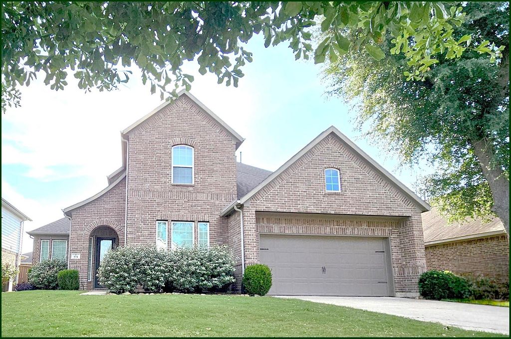 104 Forest Bend Court, Clute, TX 77531