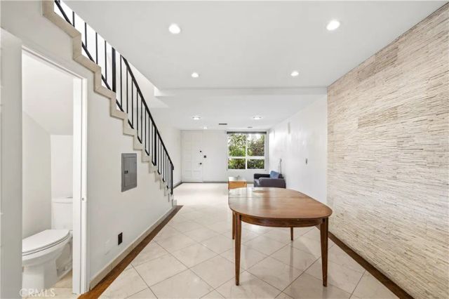 7320 Lennox Avenue D8, Van Nuys, CA 91405