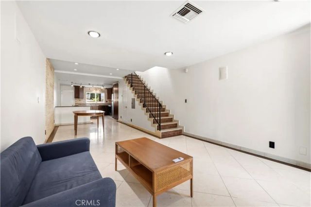 7320 Lennox Avenue D8, Van Nuys, CA 91405