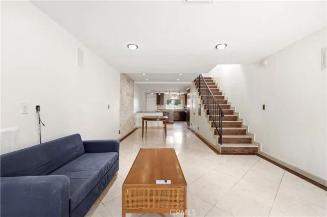 7320 Lennox Avenue D8, Van Nuys, CA 91405