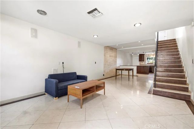 7320 Lennox Avenue D8, Van Nuys, CA 91405