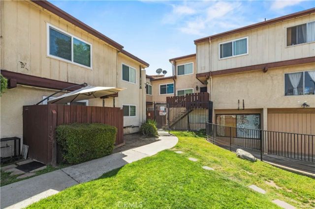7320 Lennox Avenue D8, Van Nuys, CA 91405