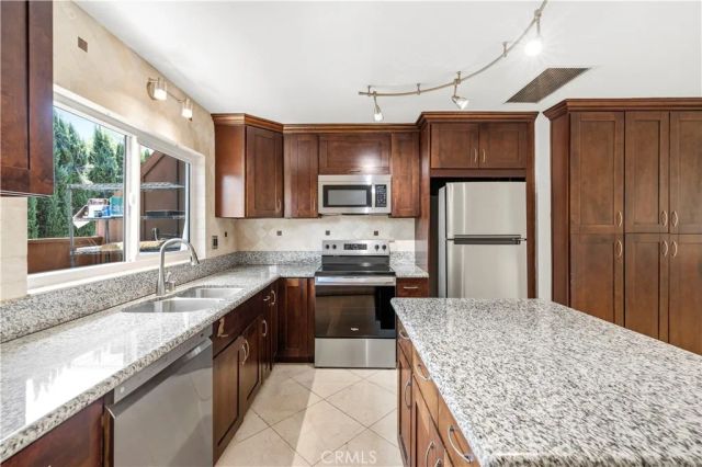 7320 Lennox Avenue D8, Van Nuys, CA 91405