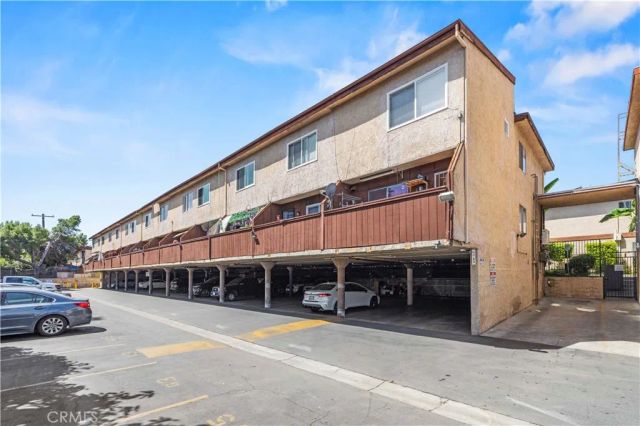 7320 Lennox Avenue D8, Van Nuys, CA 91405