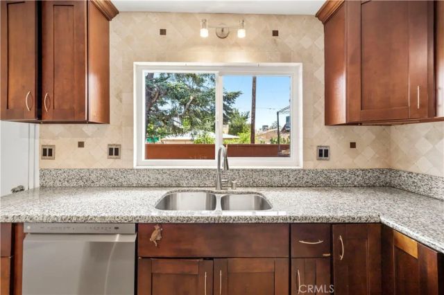 7320 Lennox Avenue D8, Van Nuys, CA 91405