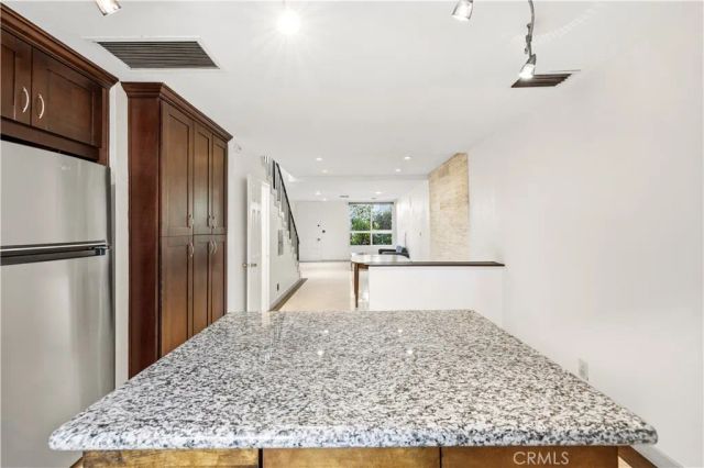 7320 Lennox Avenue D8, Van Nuys, CA 91405