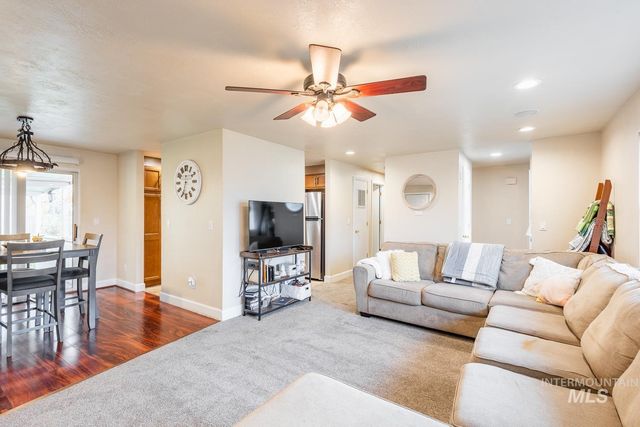 840 W Kinghorn Dr, Nampa, ID 83651