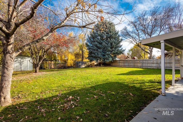 840 W Kinghorn Dr, Nampa, ID 83651