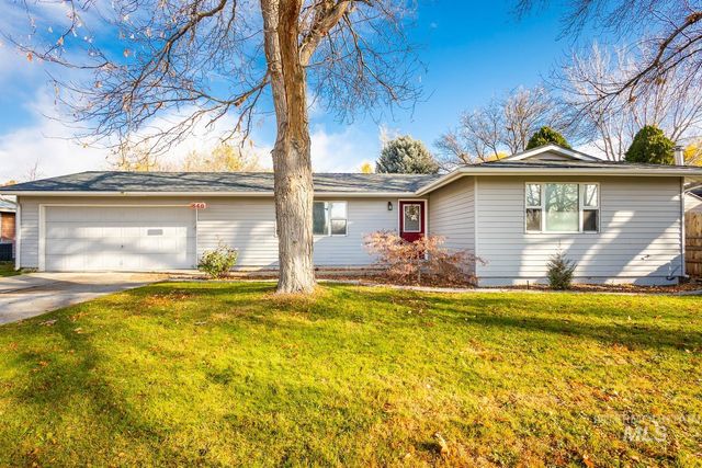 840 W Kinghorn Dr, Nampa, ID 83651