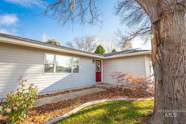 840 W Kinghorn Dr, Nampa, ID 83651