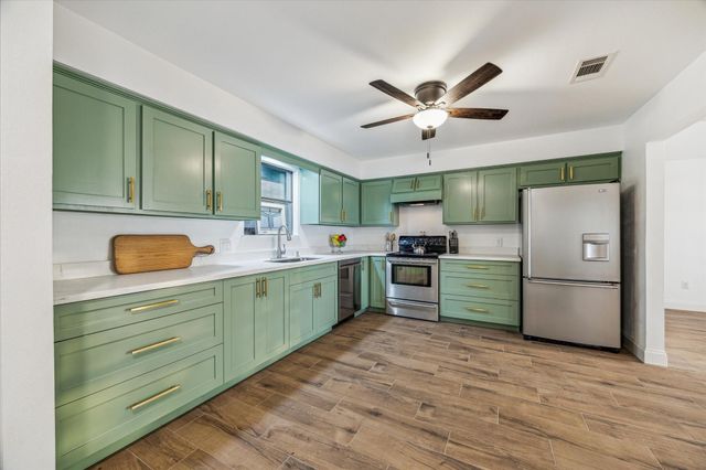 411 Southwood Shores Drive, Coldspring, TX 77331