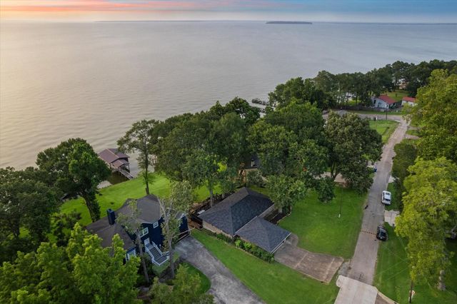 411 Southwood Shores Drive, Coldspring, TX 77331