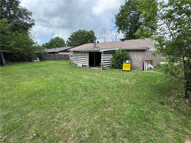 3601 Falcon Road, Springdale, AR 72762