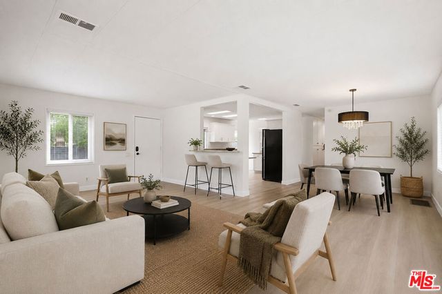 6035 Fallbrook Ave, Woodland Hills, CA 91367
