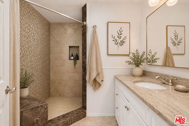6035 Fallbrook Ave, Woodland Hills, CA 91367