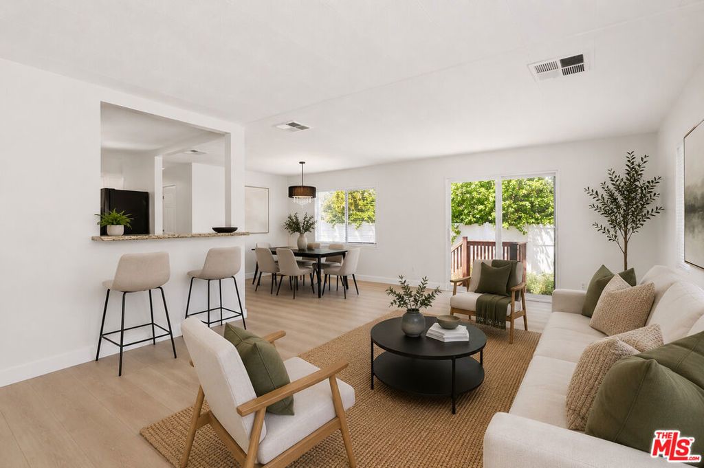 6035 Fallbrook Ave, Woodland Hills, CA 91367