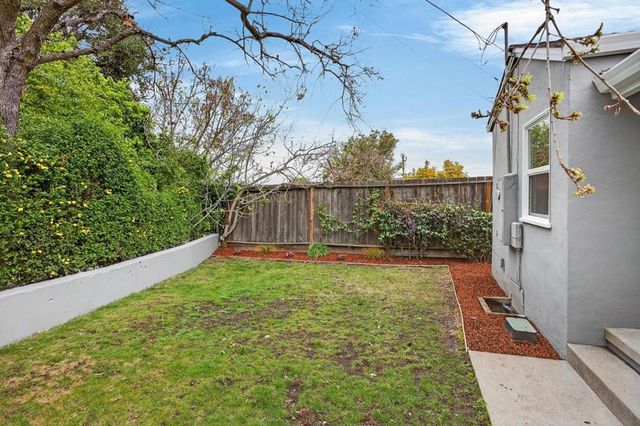 1046 Lupin Way, San Carlos, CA 94070