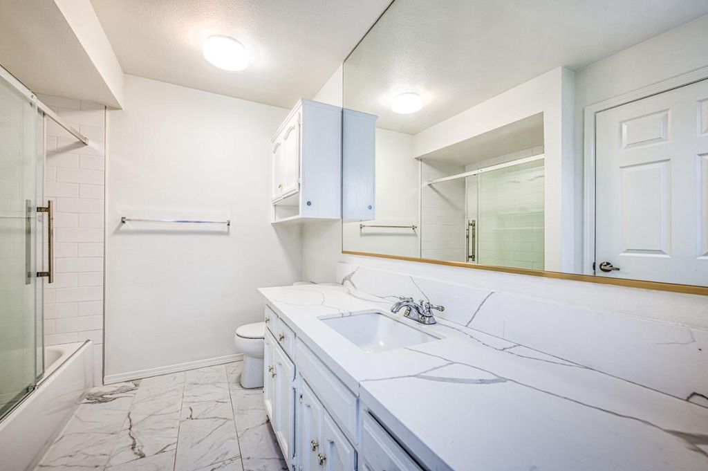 Image 10 of property listing at 1542 E Alluvial Avenue # 151, Fresno, CA 93720