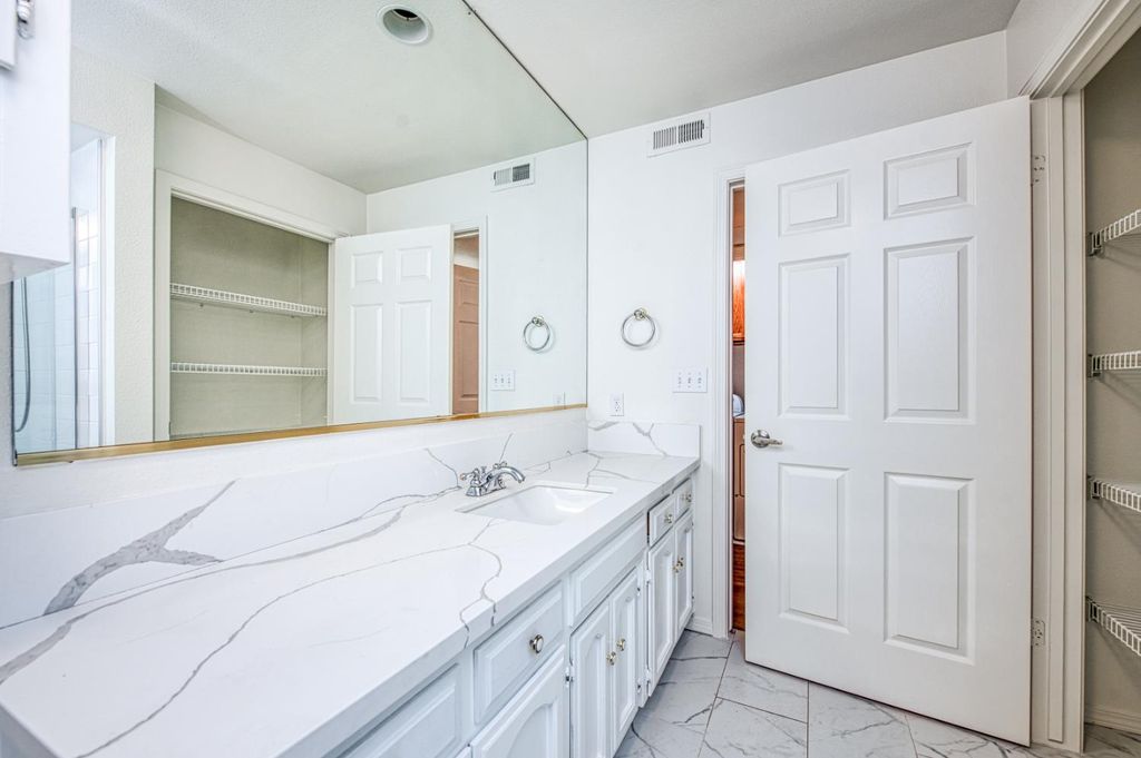 Image 11 of property listing at 1542 E Alluvial Avenue # 151, Fresno, CA 93720