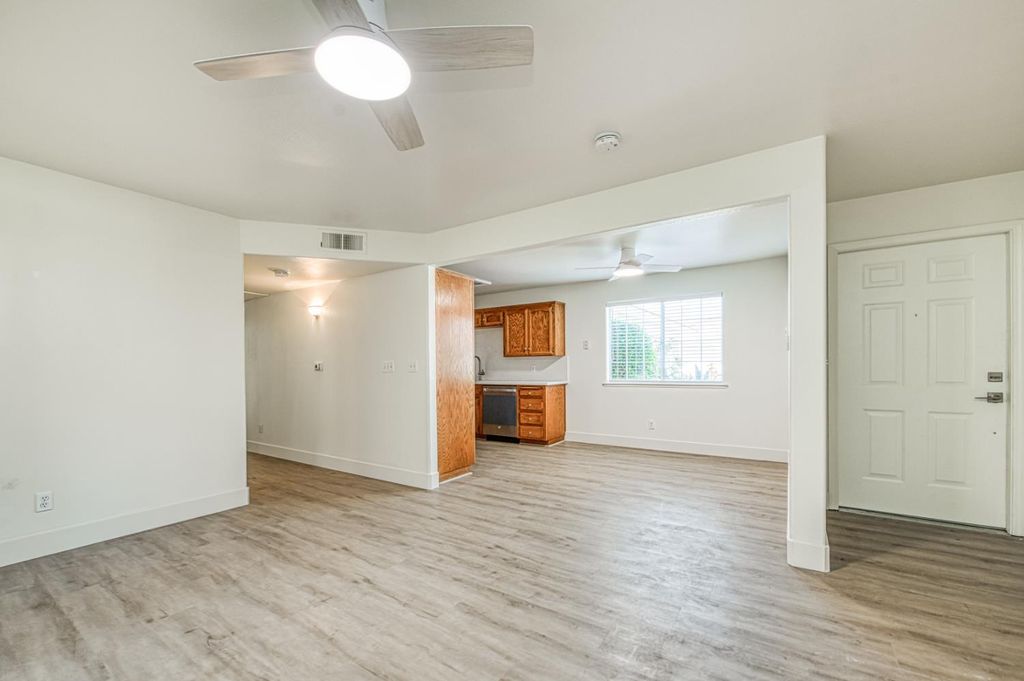 Image 2 of property listing at 1542 E Alluvial Avenue # 151, Fresno, CA 93720