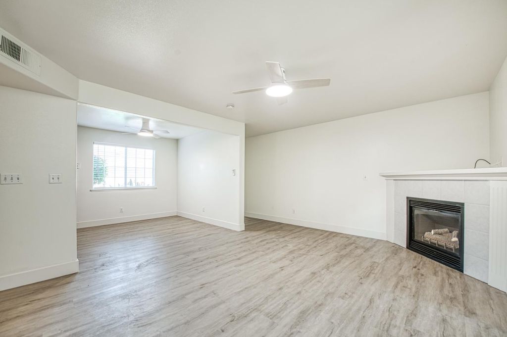 Image 3 of property listing at 1542 E Alluvial Avenue # 151, Fresno, CA 93720