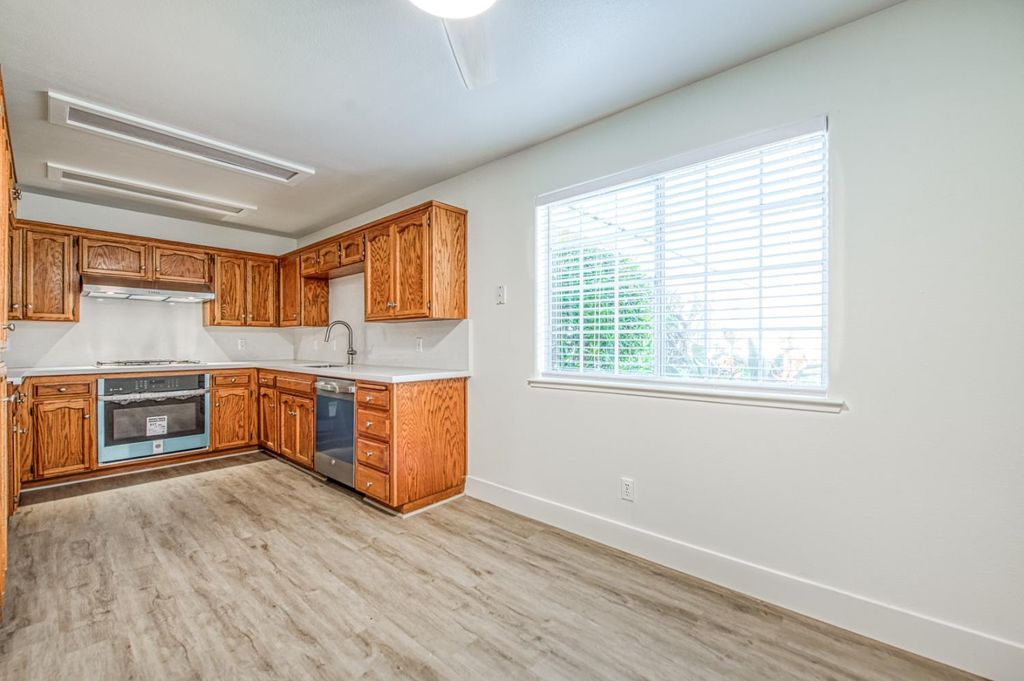 Image 4 of property listing at 1542 E Alluvial Avenue # 151, Fresno, CA 93720