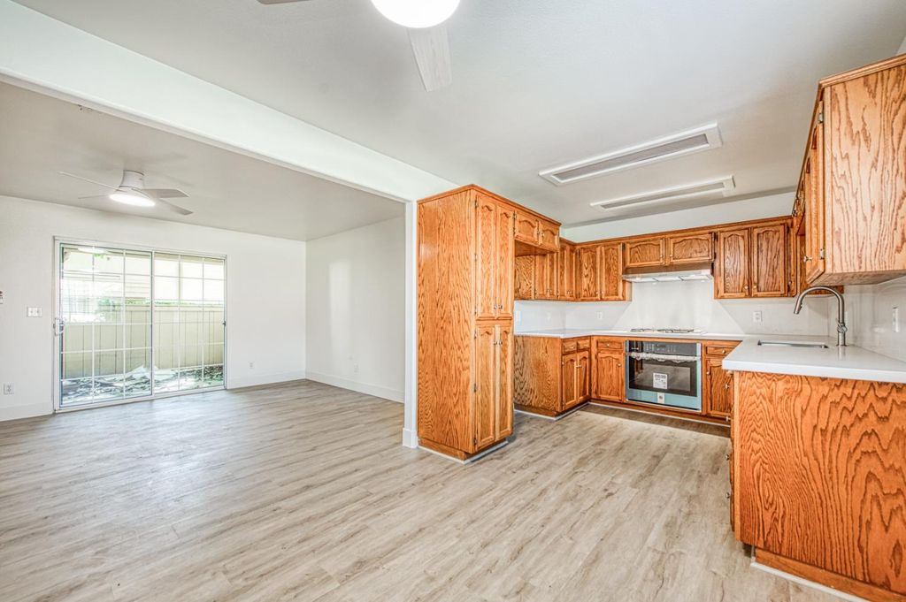 Image 5 of property listing at 1542 E Alluvial Avenue # 151, Fresno, CA 93720