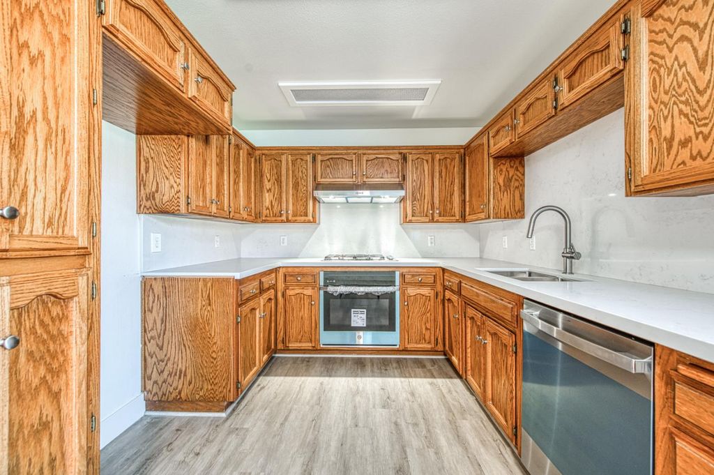 Image 6 of property listing at 1542 E Alluvial Avenue # 151, Fresno, CA 93720