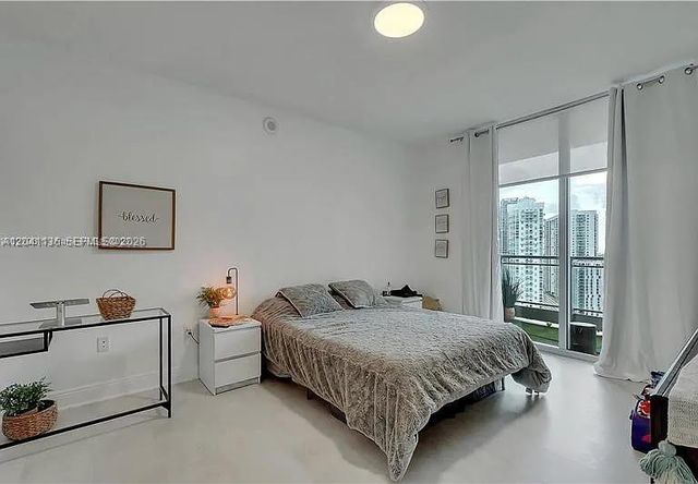 90 SW 3rd St 3211, Miami, FL 33130