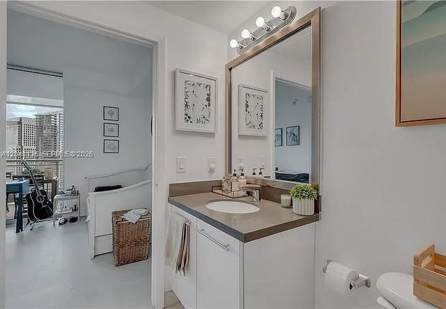 90 SW 3rd St 3211, Miami, FL 33130