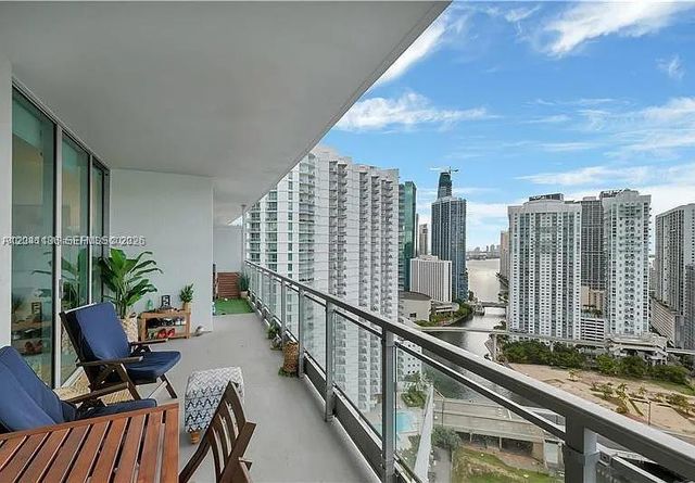 90 SW 3rd St 3211, Miami, FL 33130