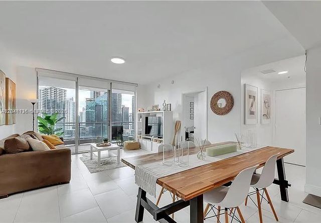 90 SW 3rd St 3211, Miami, FL 33130