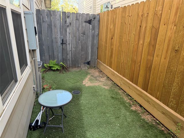 902 W 20th Street C, Houston, TX 77008