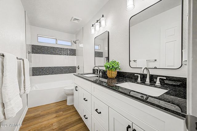 8237 W Quail Avenue, Peoria, AZ 85382
