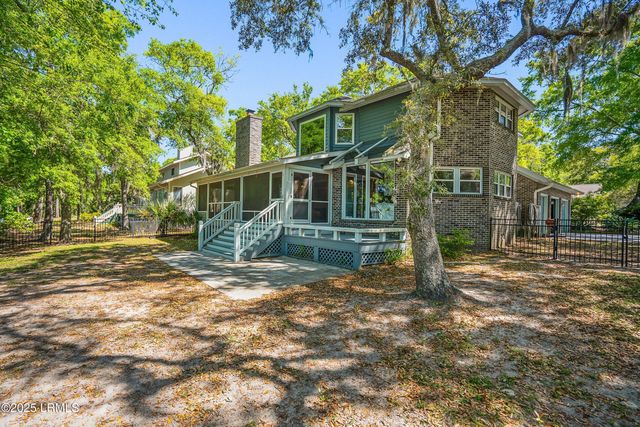 23 Tuscarora Avenue, Beaufort, SC 29907