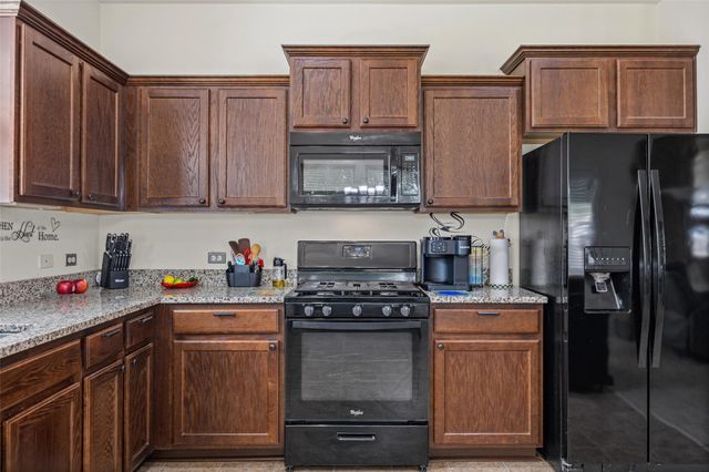 250 Twisted Oaks LN, Buda, TX 78610