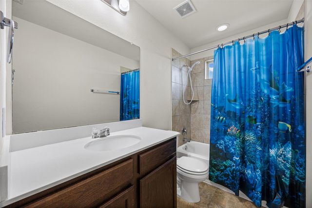 250 Twisted Oaks LN, Buda, TX 78610