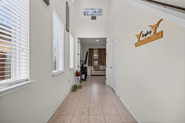 250 Twisted Oaks LN, Buda, TX 78610