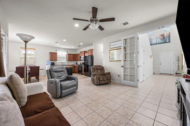 250 Twisted Oaks LN, Buda, TX 78610