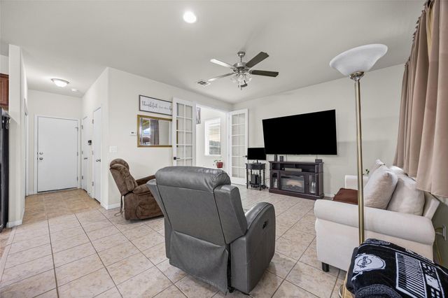 250 Twisted Oaks LN, Buda, TX 78610