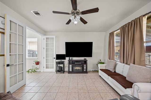 250 Twisted Oaks LN, Buda, TX 78610