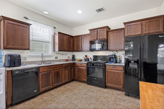 250 Twisted Oaks LN, Buda, TX 78610