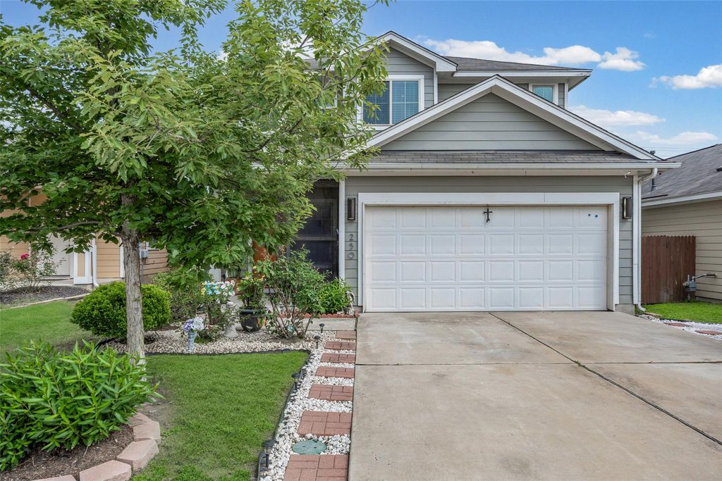 250 Twisted Oaks LN, Buda, TX 78610