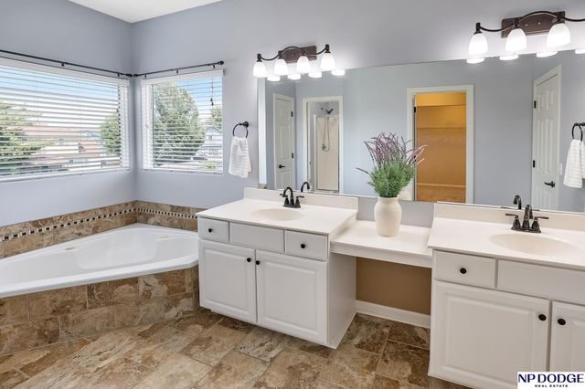 1709 Diane Street, Papillion, NE 68046