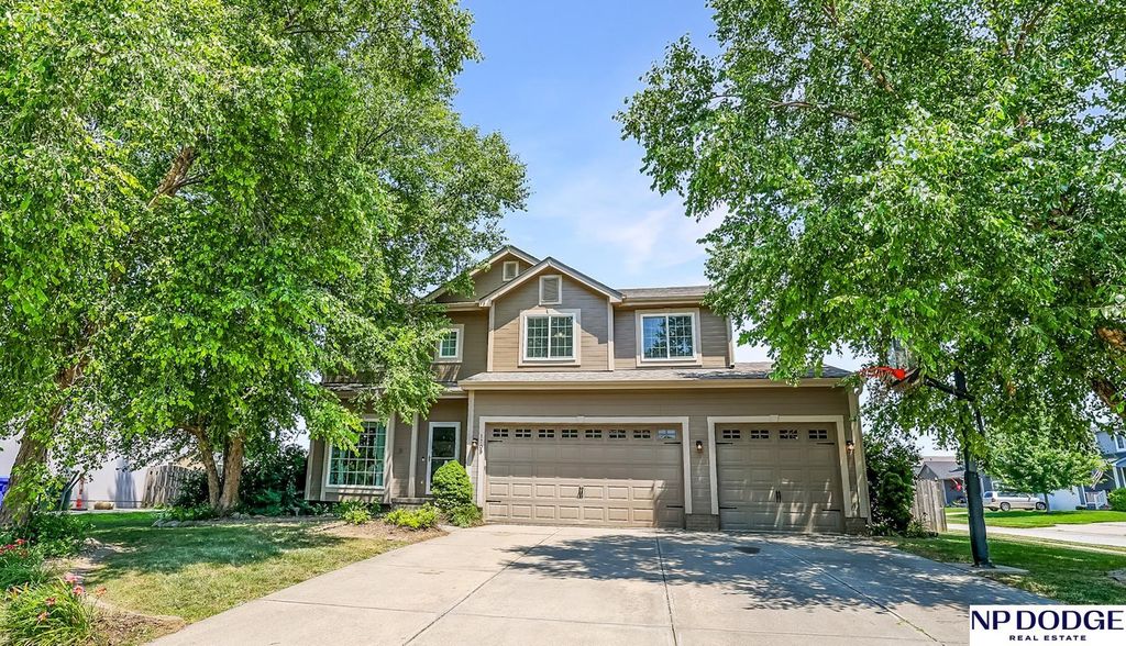 1709 Diane Street, Papillion, NE 68046