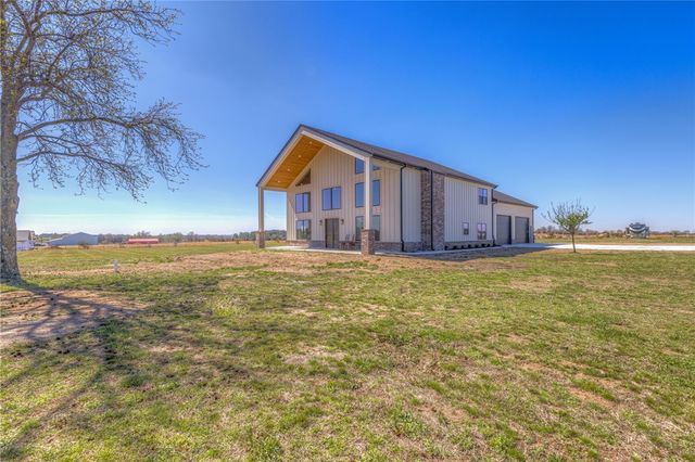 13917 HWY 82, Tahlequah, OK 74464