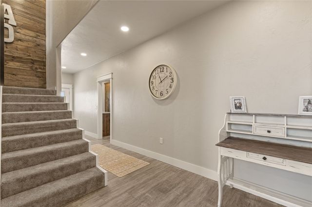 13917 HWY 82, Tahlequah, OK 74464