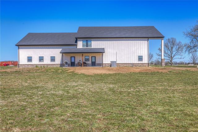 13917 HWY 82, Tahlequah, OK 74464