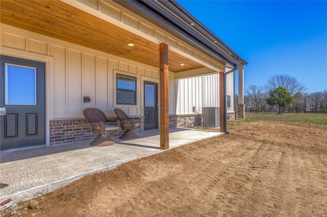 13917 HWY 82, Tahlequah, OK 74464