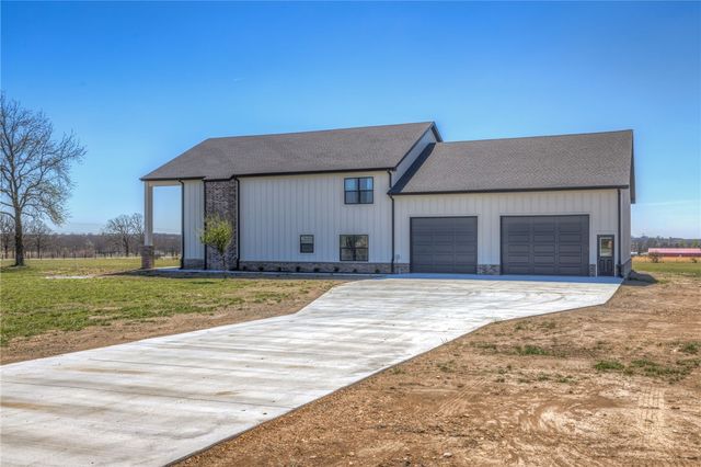 13917 HWY 82, Tahlequah, OK 74464